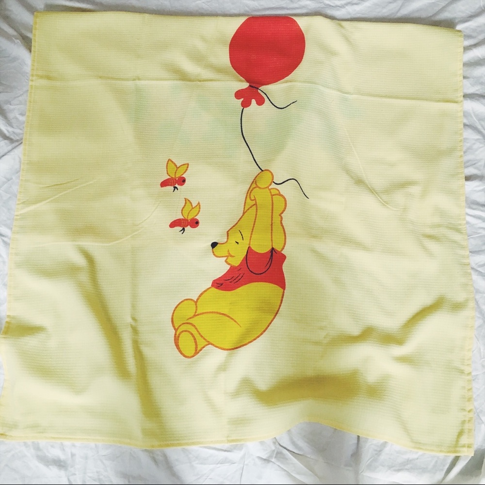 Vintage Winnie the Pooh toddler blanket💞